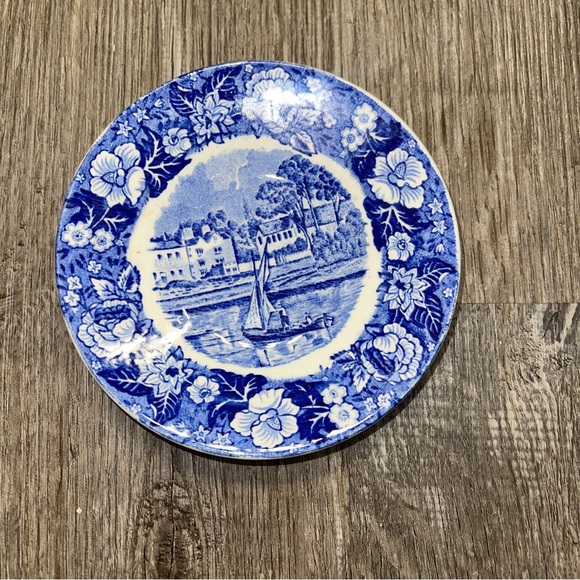 Palissy Pottery Thames River Scenes Demitasse Cup and Saucer Made in England - Picture 3 of 7